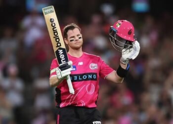 ಬಿಗ್‌ಬಾಶ್ ಲೀಗ್‌ನಲ್ಲಿ ಸ್ಟೀವ್ ಸ್ಮಿತ್ ಅಬ್ಬರ | 41 ಎಸೆತಗಳಲ್ಲಿ ಶತಕ, 107 ಮೀಟರ್ ಸಿಕ್ಸರ್ ದಾಖಲೆ!