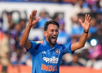 ಕನ್ನಡಿಗ ಪ್ರಸಿದ್ಧ್ ಕೃಷ್ಣ ವಿರುದ್ಧ ಮೊಹಮ್ಮದ್ ಕೈಫ್ ಅಪದ್ಧ | ಕನ್ನಡಿಗನ ಸಾಮರ್ಥ್ಯ ಪ್ರಶ್ನಿಸಿದ ಮಾಜಿ ಕ್ರಿಕೆಟಿಗನ ವಿರುದ್ಧ ಅಭಿಮಾನಿಗಳ ಆಕ್ರೋಶ!