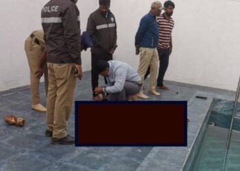 ಸ್ವಿಮ್ಮಿಂಗ್ ಫೂಲ್ನಲ್ಲಿ ಮುಳುಗಿ ಗೃಹಿಣಿ ಸಾವು | ಪತಿ ಪೊಲೀಸ್ ವಶಕ್ಕೆ!