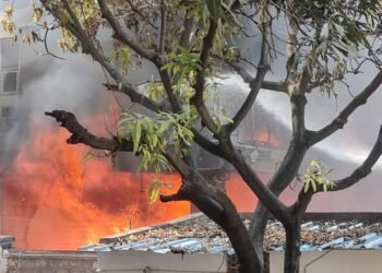 ಹೈದರಾಬಾದ್‌ನ ಫರ್ನಿಚರ್ಸ್​ ಅಂಗಡಿಯಲ್ಲಿ ಅಗ್ನಿ ಅವಘಡ | ಐವರು ಸಜೀವ ದಹನ