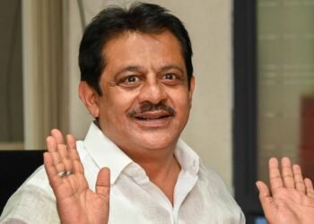 ಎಲ್ಲರೂ ರಾತ್ರಿ ಕನಸು ಕಂಡ್ರೆ, ಕುಮಾರಸ್ವಾಮಿ ಹಗಲಲ್ಲೇ ಕಾಣ್ತಾರೆ | ಜಮೀರ್ ಲೇವಡಿ