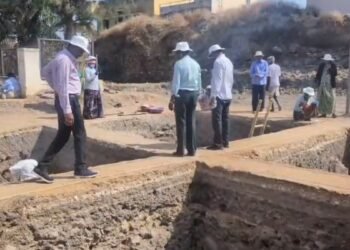 10ನೇ ದಿನಕ್ಕೆ ಕಾಲಿಟ್ಟ ಲಕ್ಕುಂಡಿಯಲ್ಲಿನ ಉತ್ಖನನ ಕಾರ್ಯ | A-1, B-1 ಗುಂಡಿಗಳಲ್ಲಿ ಬಿರುಕು.. ಗ್ರಾಮಸ್ಥರಲ್ಲಿ ಆತಂಕ!