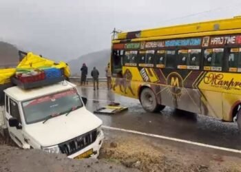 ಶ್ರೀನಗರದಲ್ಲಿ ಭೀಕರ ಅಪಘಾತ | CRPF ಯೋಧ ಸೇರಿ ನಾಲ್ವರು ಬಲಿ!