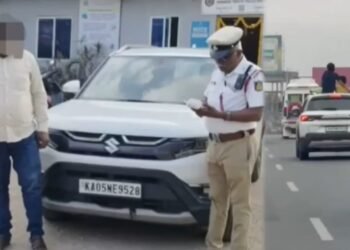 ಸನ್ ರೂಫ್ ಓಪನ್ ಮಾಡಿಕೊಂಡು ಅಪಾಯಕಾರಿ ಚಾಲನೆ ಮಾಡಿದ್ದಕ್ಕೆ ಬಿತ್ತು ಫೈನ್..!