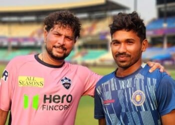 ಯೂಟ್ಯೂಬ್ ನೋಡಿ ಕಲಿತ ‘ಕುಲದೀಪ್ ಯಾದವ್ ಲೈಟ್’ | ವೈಜಾಗ್ ನೆಟ್ಸ್‌ನಲ್ಲಿ ಸ್ಟಾರ್ ಬ್ಯಾಟರ್‌ಗಳನ್ನೇ ಬೆಚ್ಚಿಬೀಳಿಸಿದ ಮುರಳಿ!