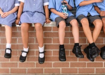 ಶಿಕ್ಷಣ ಇಲಾಖೆಯಿಂದ ಹೊಸ ಪ್ಲಾನ್! ; ಈ ಬಾರಿ ಶಾಲಾ ಮಕ್ಕಳಿಗೆ ಶೂ ಬದಲು ಚಪ್ಪಲಿ ಭಾಗ್ಯ? 