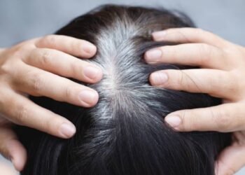 ಚಿಕ್ಕ ವಯಸ್ಸಿನಲ್ಲೇ ತಲೆಕೂದಲು ಬಿಳಿಯಾಯಿತೇ? ಚಿಂತೆ ಬಿಟ್ಟು ಈ ಆಹಾರ ಟ್ರೈ ಮಾಡಿ!