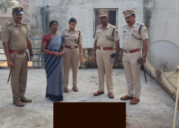 ಹೊಸಪೇಟೆಯಲ್ಲಿ ಹರಿಯಿತು ನೆತ್ತರು | ವಿವಾಹಿತ ಮಹಿಳೆಯ ಕತ್ತು ಕೊಯ್ದು ಭೀಕರ ಕೊಲೆ!