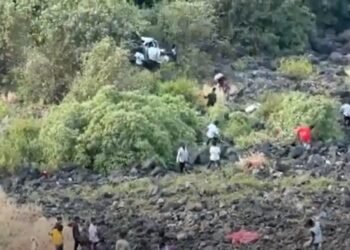 ಜಮ್ಮು-ಕಾಶ್ಮೀರದಲ್ಲಿ ಭೀಕರ ದುರಂತ | ಕಂದಕಕ್ಕೆ ಉರುಳಿದ ಸೇನಾ ವಾಹನ ; 10 ಮಂದಿ ಸೈನಿಕರು ಸಾವು, 9 ಜನರಿಗೆ ಗಂಭೀರ ಗಾಯ