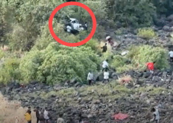 ಜಮ್ಮು-ಕಾಶ್ಮೀರದಲ್ಲಿ ಭೀಕರ ದುರಂತ | ಕಂದಕಕ್ಕೆ ಉರುಳಿದ ಸೇನಾ ವಾಹನ ; 10 ಮಂದಿ ಸೈನಿಕರು ಸಾವು, 9 ಜನರಿಗೆ ಗಂಭೀರ ಗಾಯ