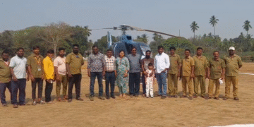 ಹಂಪಿ ಉತ್ಸವದಂದು ಸ್ವಚ್ಚತಾ ಕಾರ್ಯದಲ್ಲಿ ತೊಡಗಿದ್ದ ಪೌರ ಕಾರ್ಮಿಕರಿಗೆ ಹೆಲಿಕಾಪ್ಟರ್ ರೈಡ್ ಭಾಗ್ಯ