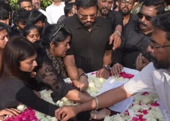 ‘ಕಾನ್ಫಿಡೆಂಟ್’ ದಿಗ್ಗಜ ಸಿ.ಜೆ ರಾಯ್‌ಗೆ ಕುಟುಂಬಸ್ಥರ ವಿದಾಯ.. ಕ್ರೈಸ್ತ​ ಸಂಪ್ರದಾಯದಂತೆ ನೆರವೇರಿದ ಅಂತ್ಯಕ್ರಿಯೆ!