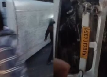 ಖಾಸಗಿ ಕಂಪನಿ ಬಸ್ ಪಲ್ಟಿ | ಹಲವರಿಗೆ ಗಾಯ