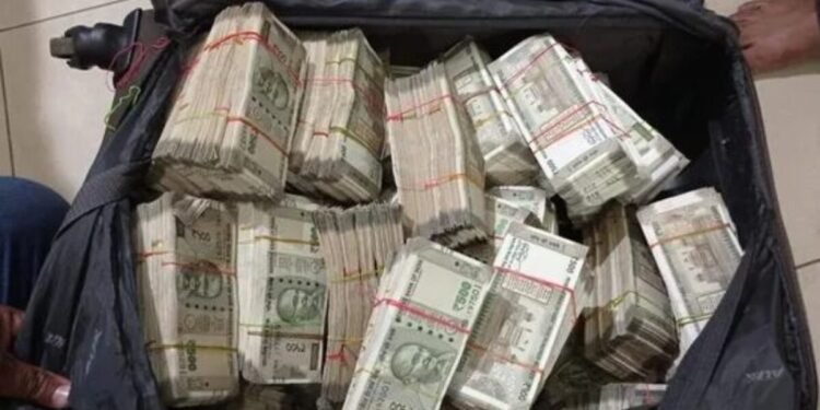 ನೀವು ಮನೆಯಲ್ಲಿ ಕ್ಯಾಶ್ ಇಟ್ಟುಕೊಂಡರೆ ಶೇ.84ರಷ್ಟು ತೆರಿಗೆ ಕಟ್ಟಬೇಕಾ? ಈ ನಿಯಮ ಗೊತ್ತಿರಲಿ