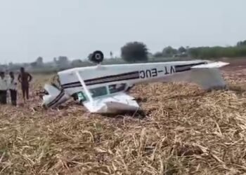 ವಿಜಯಪುರದ ಮಂಗಳೂರಲ್ಲಿ ಖಾಸಗಿ ವಿಮಾನ ಪತನ