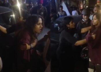 ಎಣ್ಣೆ ಏಟಲ್ಲಿ ಕಾರು, ಬೈಕ್ಗಳಿಗೆ ಗುದ್ದಿ ಯುವತಿಯರು ಕಿರಿಕ್ | ಕ್ಯಾಬ್ ಚಾಲಕನ ಮೇಲೆ ಹಲ್ಲೆ ಯತ್ನ