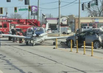 “ನಾನು ಆಕೆಯನ್ನು ತುಂಬಾ ಪ್ರೀತಿಸುತ್ತೇನೆಂದು ನನ್ನ ಪತ್ನಿಗೆ ತಿಳಿಸಿ” | ವಿಮಾನ ಪತನಕ್ಕೂ ಮುನ್ನ ಪೈಲಟ್ ಆಡಿದ ಮಾತುಗಳು ವೈರಲ್!