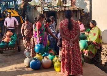 ದಾವಣಗೆರೆಯಲ್ಲಿ ಬೇಸಿಗೆ ಮುನ್ನವೇ ನೀರಿಗೆ ಹಾಹಾಕಾರ | ಪಂಚಾಯತಿ ಮುಂದೆ ಬಿಂದಿಗೆ ಹಿಡಿದು ಗ್ರಾಮಸ್ಥರ ಪ್ರತಿಭಟನೆ!