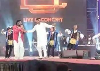 ಕಂಪ್ಲಿ ಉತ್ಸವಕ್ಕೆ ಅದ್ದೂರಿ ತೆರೆ | ಚಂದನ್ ಶೆಟ್ಟಿ ಜೊತೆ ಭರ್ಜರಿ ಹೆಜ್ಜೆ ಹಾಕಿದ ಶಾಸಕ ಜೆ.ಎನ್ ಗಣೇಶ್