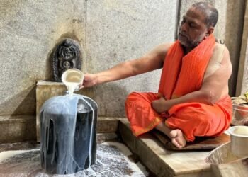 ಮಂತ್ರಾಲಯದಲ್ಲಿ ಶಿವರಾತ್ರಿ ಸಂಭ್ರಮ | ಸುಬುಧೇಂದ್ರ ತೀರ್ಥ ಶ್ರೀಗಳಿಂದ ಶಿವನಿಗೆ ಮಹಾರುದ್ರಾಭಿಷೇಕ