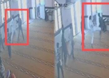 ಕ್ಷುಲ್ಲಕ ಕಾರಣಕ್ಕೆ ಮಸೀದಿಯಲ್ಲಿ ಯುವಕನಿಗೆ ಹಲ್ಲೆ | ಸಿಸಿಟಿವಿಯಲ್ಲಿ ದೃಶ್ಯ ಸೆರೆ