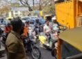 ಬೆಂಗಳೂರು | ರಾಂಗ್ ವೇನಲ್ಲಿ ಬಂದು ರೋಡ್ ಬ್ಲಾಕ್ ಮಾಡಿದ ಆಟೋ ಚಾಲಕ