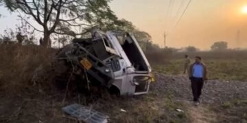 ಪೊಲೀಸ್ ವಾಹನ-ಟ್ರಕ್ ಮಧ್ಯೆ ಭೀಕರ ಅಪಘಾತ | ಐವರು ಸಾವು