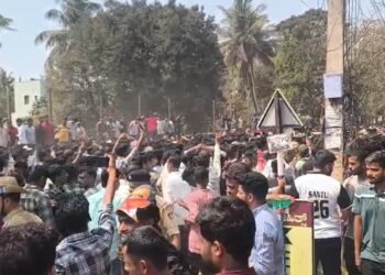 ಖಾಲಿ ಹುದ್ದೆಗಳ ಭರ್ತಿಗೆ ಆಗ್ರಹ | ಧಾರವಾಡದಲ್ಲಿ ಬೀದಿಗಿಳಿದು ಯುವಜನತೆ ಪ್ರೊಟೆಸ್ಟ್​​