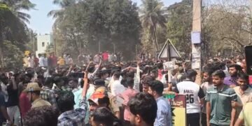 ಖಾಲಿ ಹುದ್ದೆಗಳ ಭರ್ತಿಗೆ ಆಗ್ರಹ | ಧಾರವಾಡದಲ್ಲಿ ಬೀದಿಗಿಳಿದು ಯುವಜನತೆ ಪ್ರೊಟೆಸ್ಟ್​​