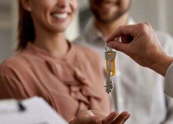 ಹೆಂಡತಿ ಹೆಸರಿನಲ್ಲಿ ಫ್ಲ್ಯಾಟ್ ಖರೀದಿಸಿದರೆ ಲಕ್ಷಾಂತರ ರೂ. ಉಳಿತಾಯ | ಇಲ್ಲಿದೆ ಮಾಹಿತಿ