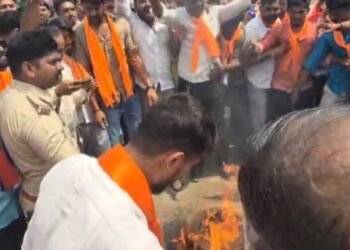 ಶಾಸಕ ಚಂದ್ರು ಲಮಾಣಿ ಬಂಧನ ಖಂಡಿಸಿ ಅಭಿಮಾನಿಗಳ ಪ್ರತಿಭಟನೆ