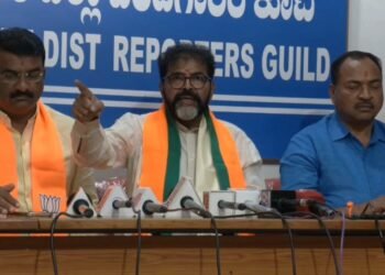 ಸಿದ್ದು ಸರ್ಕಾರ ಎಲ್ಲಾ ರಂಗದಲ್ಲೂ ಹಿಂದೆ ಬಿದ್ದಿದ್ದೆ | ಛಲವಾದಿ