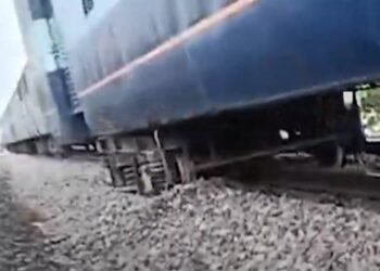 ಬಿಡದಿ ಬಳಿ ಹಳಿ ತಪ್ಪಿದ ರೈಲು.. ತಪ್ಪಿದ ಭಾರೀ ಅನಾಹುತ!