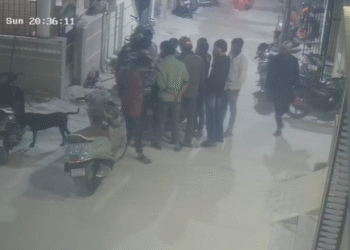 ಹುಡುಗಿ ವಿಚಾರಕ್ಕೆ ಗಲಾಟೆ | ಜಗಳ ತಡೆಯಲು ಹೋದ ಆಟೋ ಚಾಲಕನ ಮೇಲೆ ಮಾರಕಾಸ್ತ್ರದಿಂದ ದಾಳಿ