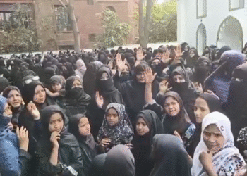 ಇರಾನ್ ಪರಮೋಚ್ಚ ನಾಯಕ ಅಲಿ ಖಮೇನಿ ಹತ್ಯೆ ಖಂಡಿಸಿ ಬೆಂಗಳೂರಲ್ಲಿ ಬೃಹತ್ ಪ್ರತಿಭಟನೆ | ನೂರಾರು ಮುಸ್ಲಿಂ ಮಹಿಳೆಯರು ಭಾಗಿ