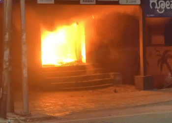 ಬೆಂಗಳೂರು | ಟೈಲ್ಸ್ ಅಂಗಡಿಗೆ ಆಕಸ್ಮಿಕ ಬೆಂಕಿ