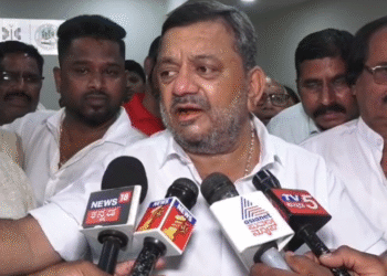 ಅವನ್ಯಾರು ಇಲ್ಲಿ ಬಂದು ಮಾತನಾಡೋಕೆ, ನಮ್ಮ ಕ್ಷೇತ್ರಗಳಿವು | ಜಮೀರ್ ವಿರುದ್ಧ ಮಲ್ಲಿಕಾರ್ಜುನ ಕಿಡಿ