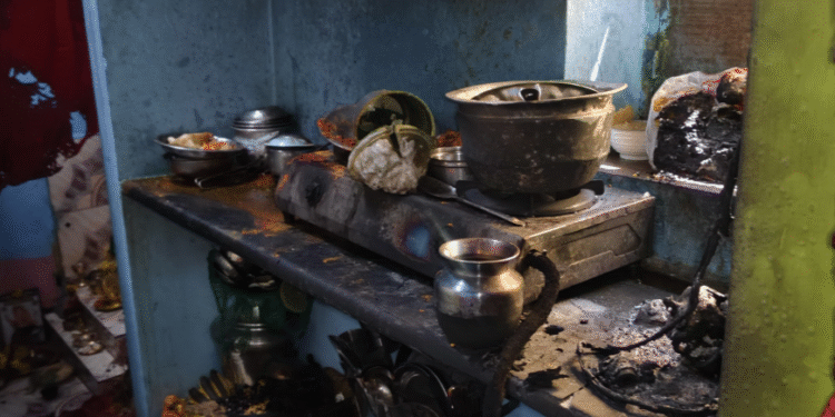 ಚಾ.ನಗರ | ಅಡುಗೆ ಅನಿಲ ಸಿಲಿಂಡರ್ ಸೋರಿಕೆಯಿಂದ ದಂಪತಿಗೆ ಗಾಯ