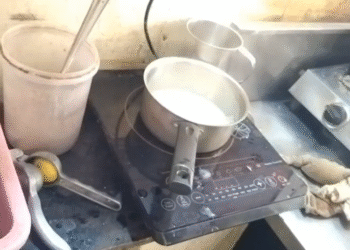 ಹೋಟೆಲ್‌, ಟೀ ಶಾಪ್‌ಗಳಲ್ಲಿ ಗ್ಯಾಸ್ ಸಿಲಿಂಡರ್ ಪೂರೈಕೆ ವ್ಯತ್ಯಯ | ಎಲೆಕ್ಟ್ರಿಕ್ ಸ್ಟವ್ ಬಳಸಿ ಟೀ ಮಾರಾಟ