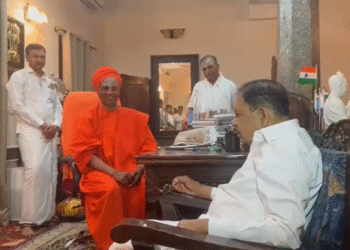 ಸಿದ್ದಗಂಗಾಮಠಕ್ಕೆ ಭೇಟಿ ನೀಡಿದ ಜಿ. ಪರಮೇಶ್ವರ್‌