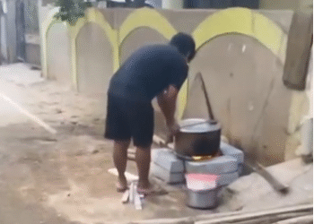 ಗ್ಯಾಸ್ ಪ್ರಾಬ್ಲಂ : ಪಿಜಿಗಳ ಮುಂದೆಯೇ ಸೌದೆ ಒಲೆಗಳು.. ಬಿಸಿ ಬಿಸಿ ಅಡುಗೆ ರೆಡಿ