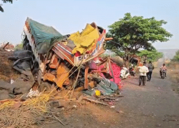 ಬೆಳಗಾವಿಯಲ್ಲಿ 2 ಲಾರಿಗಳ ಮಧ್ಯೆ ಭೀಕರ ಅಪಘಾತ : ಓರ್ವ ಸ್ಥಳದಲ್ಲೇ ಸಾವು