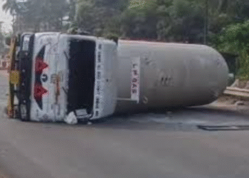 ಉಡುಪಿ | ಚಾಲಕನ ನಿಯಂತ್ರಣ ತಪ್ಪಿ LPG ಗ್ಯಾಸ್ ಟ್ಯಾಂಕರ್ ಪಲ್ಟಿ