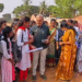 SSLC ವಿದ್ಯಾರ್ಥಿಗಳಿಗೆ ಪೆನ್‌, ಚಾಕಲೇಟ್‌ ನೀಡಿ ‘ಆಲ್‌ ದಿ ಬೆಸ್ಟ್‌’ ಹೇಳಿದ ಶಾಸಕ ಸುರೇಶ್ ಬಾಬು
