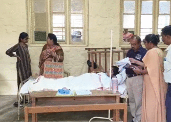 ಆಂಬುಲೆನ್ಸ್‌ನಲ್ಲಿ ಬಂದು SSLC ಪರೀಕ್ಷೆ ಬರೆದ ವಿದ್ಯಾರ್ಥಿನಿ