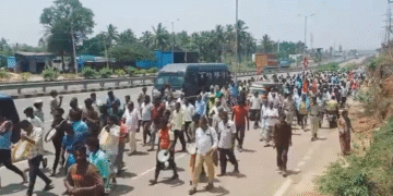 ದೊಡ್ಡಬಳ್ಳಾಪುರ : ಭೂ ಸ್ವಾಧೀನ ವಿರೋಧಿಸಿ ರೈತರಿಂದ ಪ್ರತಿಭಟನೆ