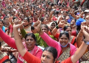 ಫ್ರೀಡಂ ಪಾರ್ಕ್ನಲ್ಲಿ ಅಂಗನವಾಡಿ ಕಾರ್ಯಕರ್ತೆಯರ ಪ್ರೊಟೆಸ್ಟ್!