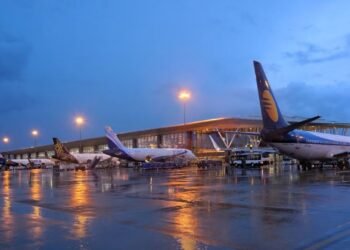 ಆತಂಕದ ಮಧ್ಯೆ ಅಬುಧಾಬಿಯಿಂದ ಬೆಂಗಳೂರಿಗೆ ಬಂದಿಳಿದ ವಿಮಾನ | 230 ಕನ್ನಡಿಗರು ತಾಯ್ನಾಡಿಗೆ