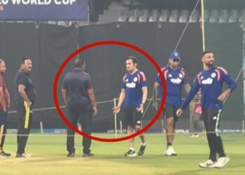 ಸೆಮಿಫೈನಲ್ ಪಂದ್ಯಕ್ಕೂ ಮುನ್ನ ವಾಂಖೆಡೆ ಪಿಚ್ ಪರಿಶೀಲಿಸಿದ ಗಂಭೀರ್.. ಸಿಟ್ಟಾಗಿದ್ದೇಕೆ?