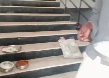 ನಂಜನಗೂಡು ದೇಗುಲದ ದಾಸೋಹಭವನ ದ್ವಾರದಲ್ಲೇ ಮಾಂಸಹಾರ ಸೇವಿಸಿದ ಕಿಡಿಗೇಡಿ!